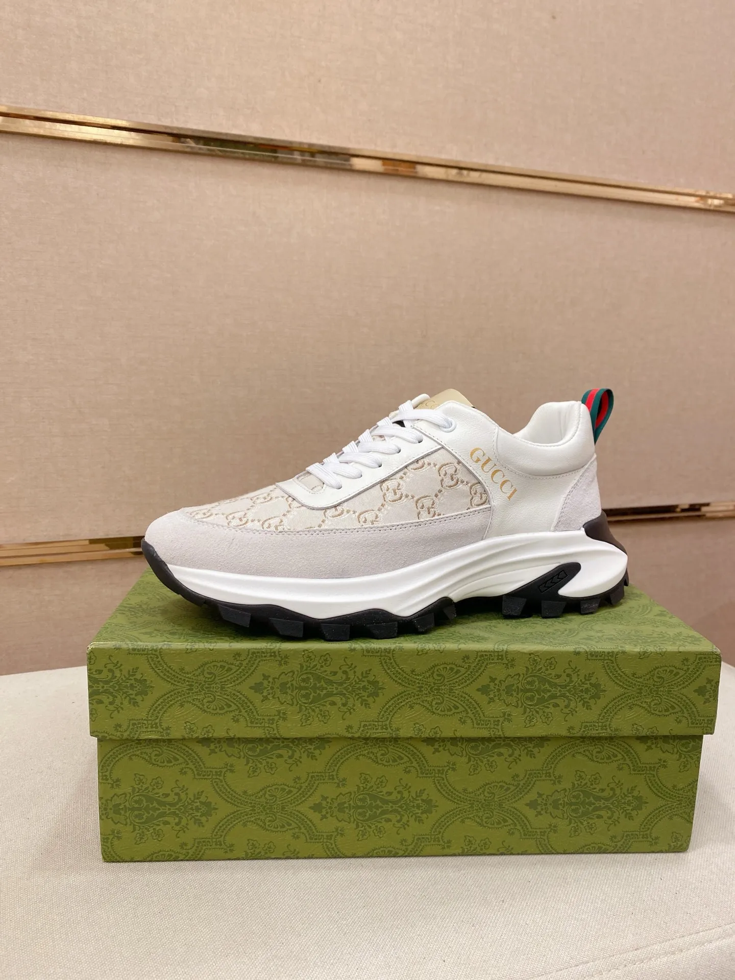 Men's clothing and shoes💰:462💰 (GUCCI) The latest model from the official website🎁🎁Casual and fashionable men's shoes👟, hot style💥The version is simple and elegant, exclusive for trendy men. The unique latest brand elements from the official website👑Original Gucci decoration, fashionable and generous, the fabric is original cowhide ✅Mesh breathable lining, the official website specifies wear-resistant casual outsole, the classic model is taken in kind at the counter🎬38-44 (can be customized for 45 non-refundable)